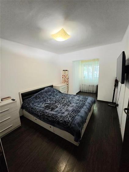 Apartament cu 3 camere decomandat, mobilat în Far