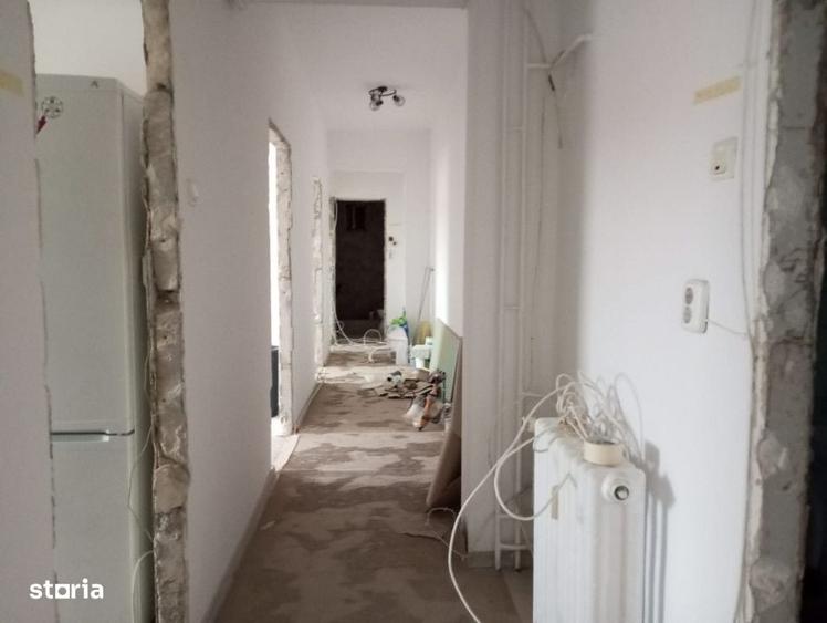 Apartament cu 4 camere decomandat în Central