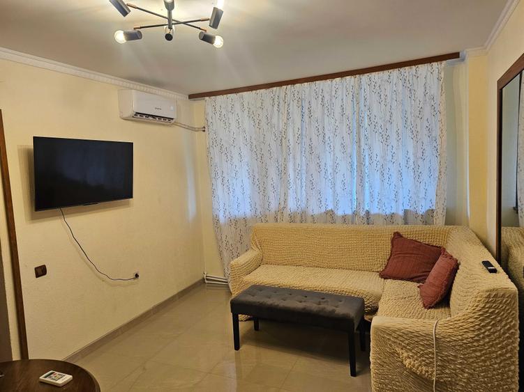 Apartament cu 3 camere semidecomandat în Central