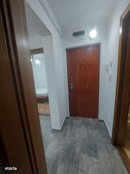 Apartament cu 3 camere decomandat în Micro 6