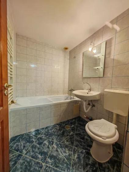Apartament cu 2 camere decomandat, mobilat în Valea Aurie