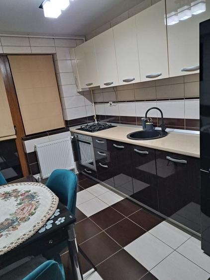 Apartament cu 3 camere decomandat în Letea