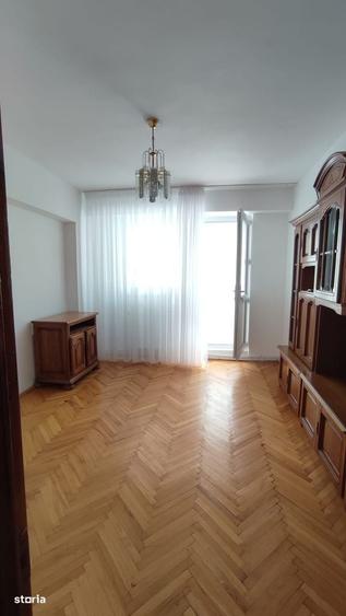 Apartament cu 2 camere decomandat în Micro 20