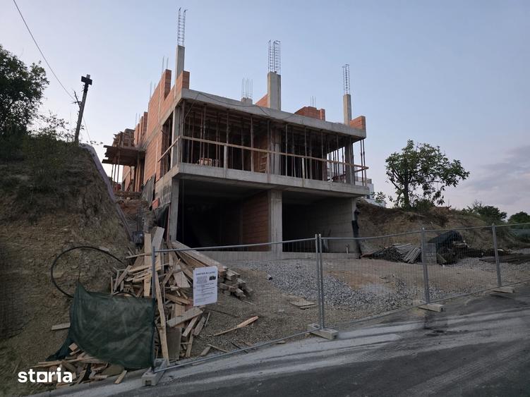 Casă cu 5 camere decomandat cu Teren 340 Mp în Mărăști