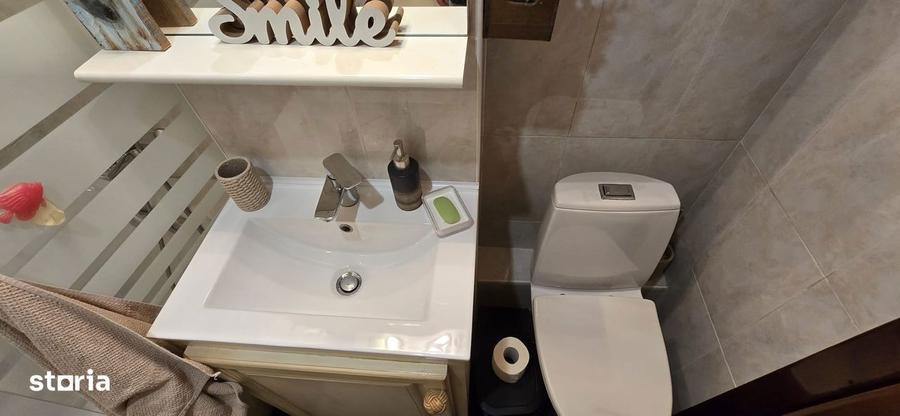 Apartament cu 3 camere decomandat în Astra