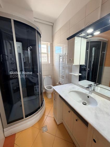 Casă individuală cu 8 camere cu Canalizare în Vatra Luminoasă