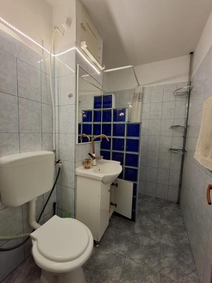 Apartament cu 3 camere semidecomandat, mobilat în Tomis Nord