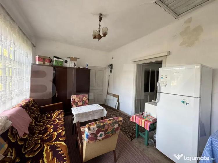 Casă cu 4 camere cu Teren 3697 Mp în Central