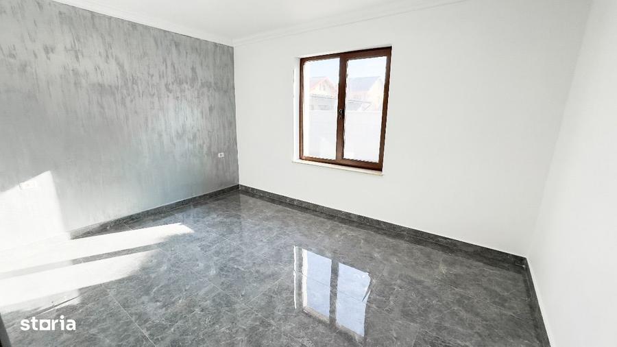 Casă cu 4 camere cu Teren 420 Mp în Costi