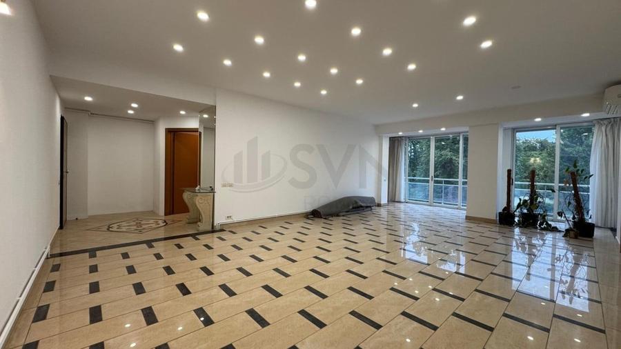 Apartament cu 5 camere decomandat în Primăverii