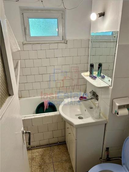 Apartament cu 2 camere semidecomandat în Filiași