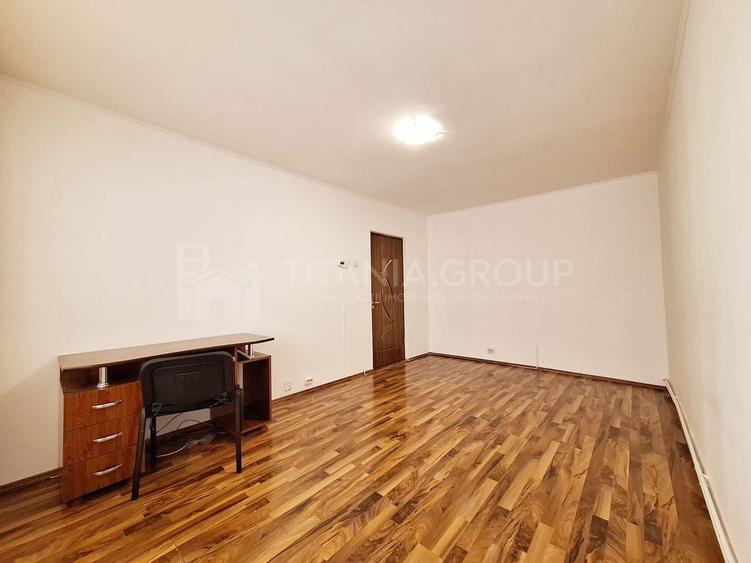 Apartament cu 3 camere decomandat, mobilat în Central