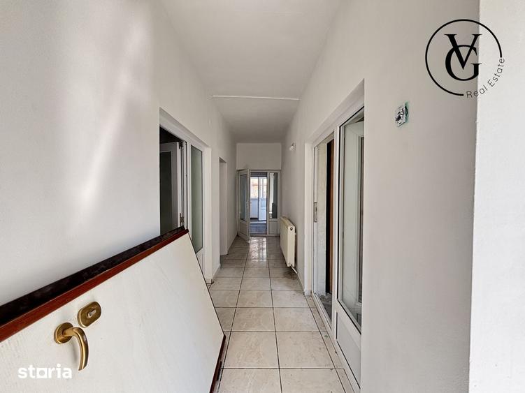 Casă cu 6 camere semidecomandat cu Teren 327 Mp în Central