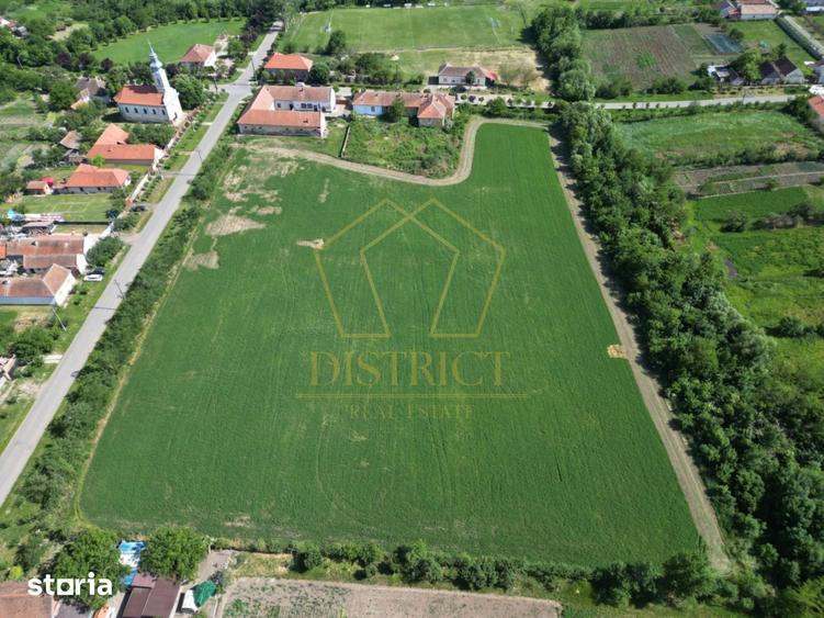Teren de 16716 mp, în Traian Vuia
