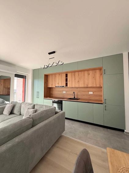 Apartament cu 3 camere semidecomandat în Lipovei