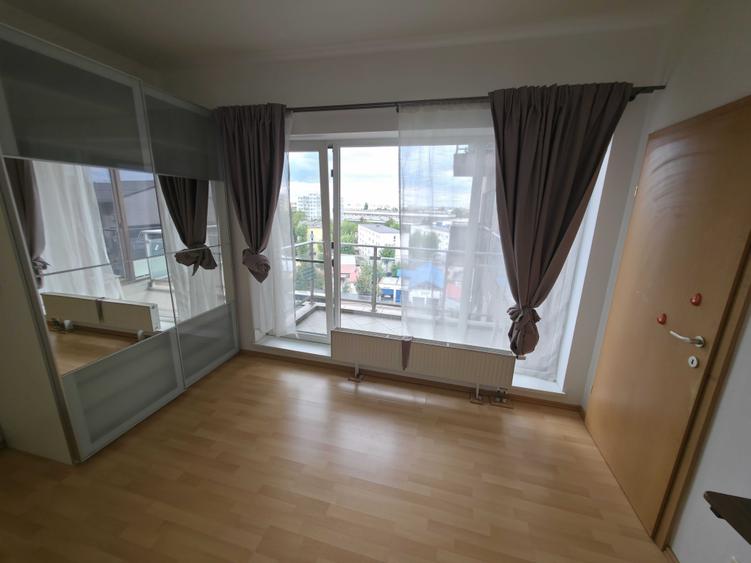 Apartament cu 3 camere semidecomandat în Titan