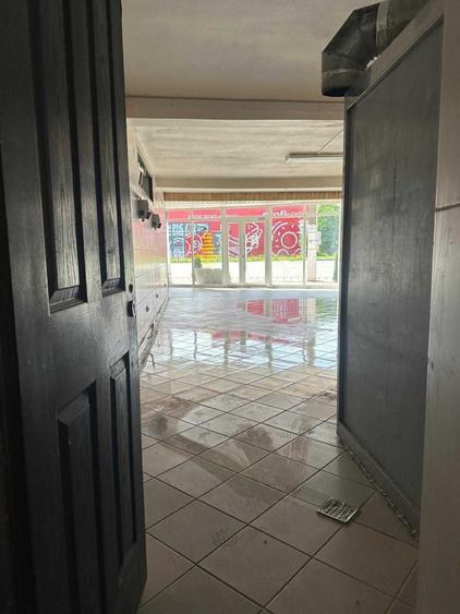Spațiu comercial, de 200 mp, în Podari