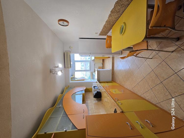 Apartament cu 4 camere în Decebal