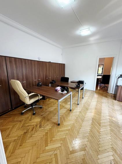 Apartament cu 4 camere semidecomandat în Aviatorilor
