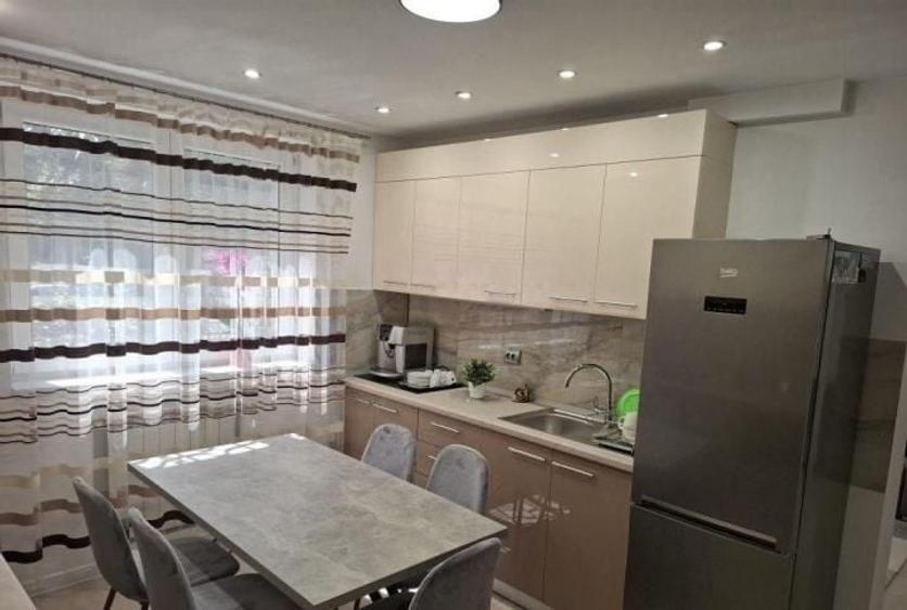 Apartament cu 3 camere semidecomandat, mobilat în Trafic Greu