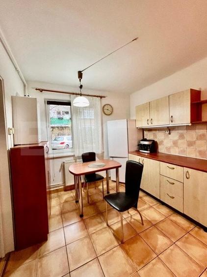 Apartament cu 2 camere semidecomandat, mobilat în Semicentral
