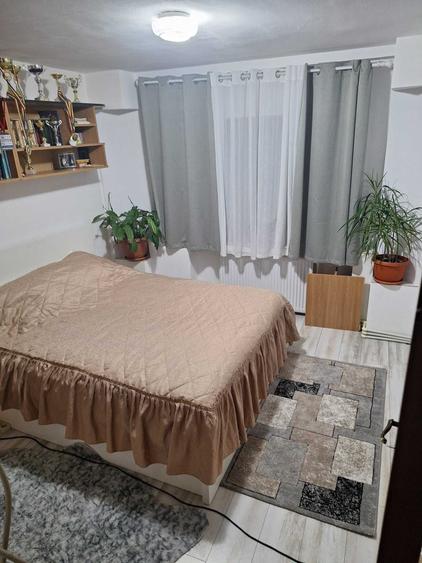 Apartament cu 4 camere decomandat în Băceni
