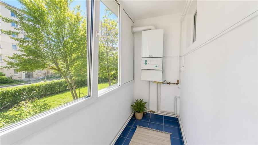 Apartament cu 3 camere decomandat în Exterior Est