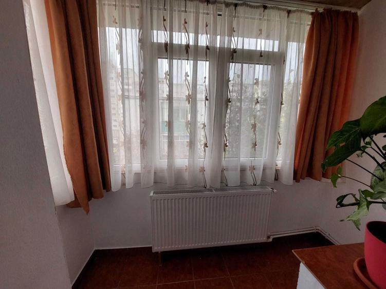 Apartament cu 3 camere decomandat în Casa de Cultură