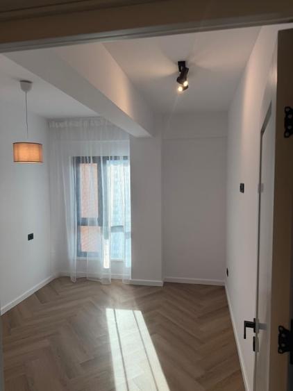 Apartament cu 3 camere decomandat, mobilat în Galata