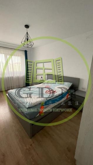 Duplex cu 10 camere cu Canalizare în Preajba