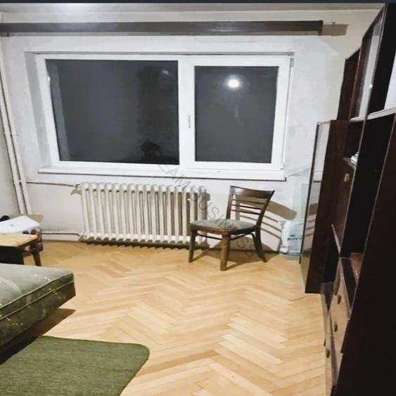 Apartament cu 3 camere semidecomandat în Bucureștii Noi