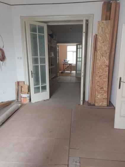 Apartament cu 5 camere decomandat în Moșilor