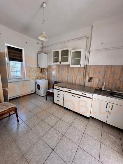 Casă individuală cu 6 camere cu Canalizare în Tomis I