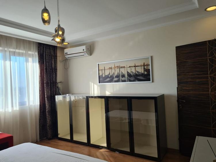 Apartament cu 3 camere semidecomandat, mobilat în Pipera