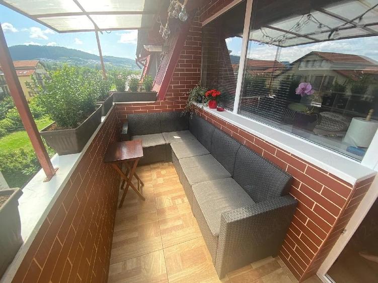 Apartament cu 3 camere decomandat în Florești