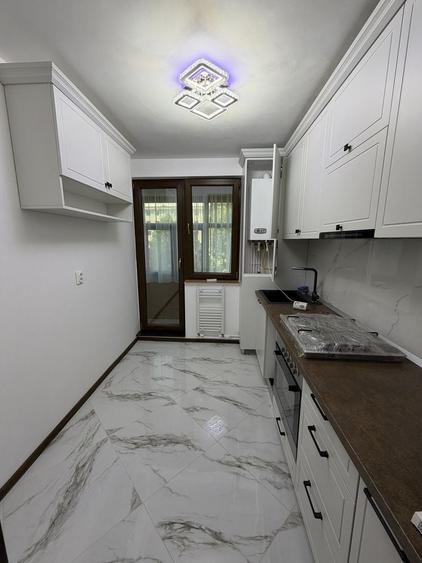 Apartament cu 3 camere decomandat în Exterior Vest