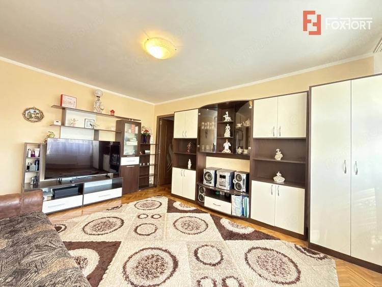 Apartament cu 4 camere semidecomandat în Cetății
