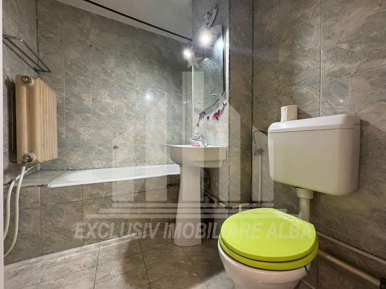Apartament cu 3 camere decomandat, mobilat în Cetate