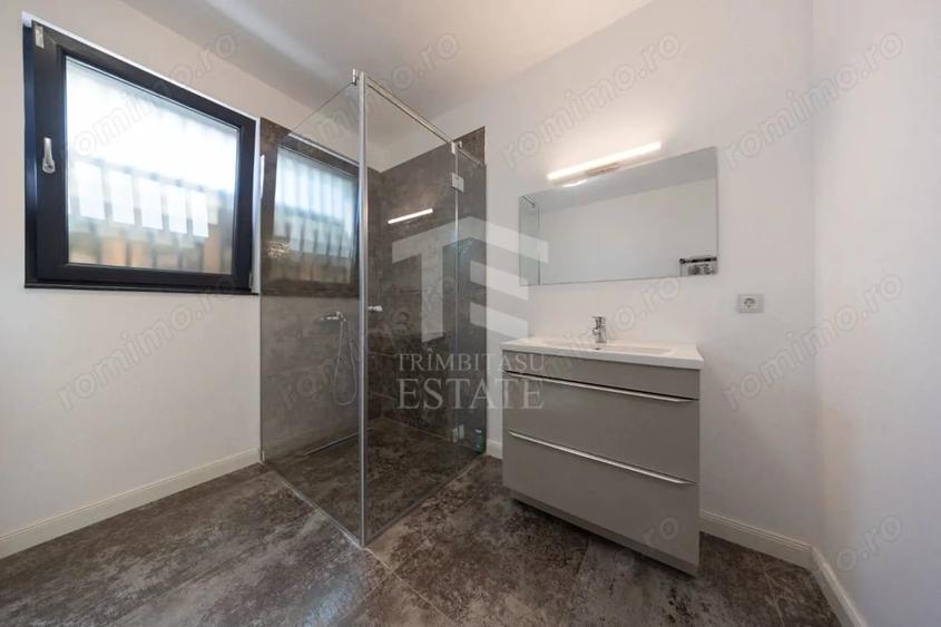 Casă cu 4 camere cu Teren 480 Mp în Sânpetru