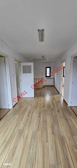 Casă cu 6 camere cu Teren 1300 Mp în Central