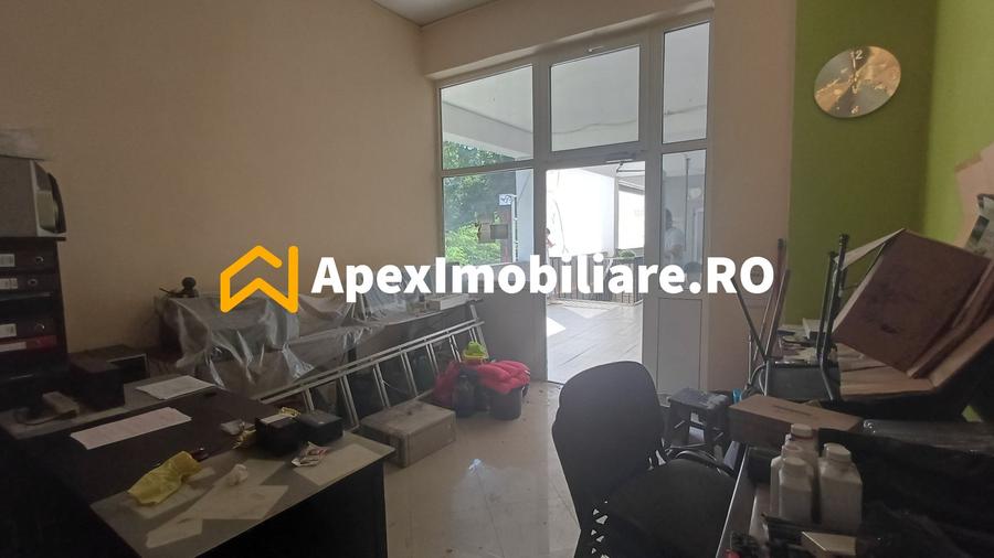 Spațiu comercial, de 30 mp, în Titan