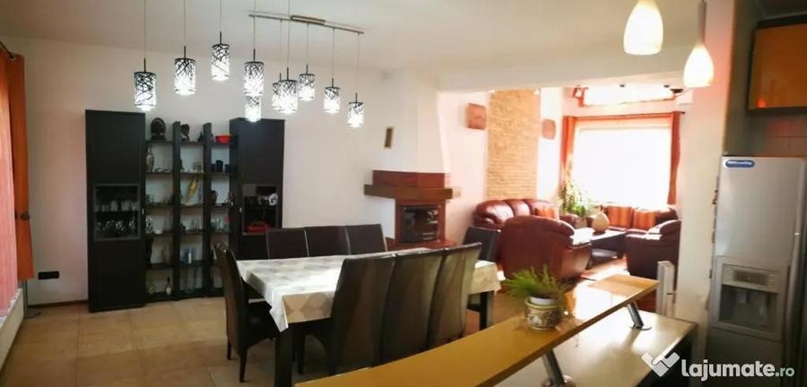 Casă cu 7 camere cu Teren 430 Mp în Florilor