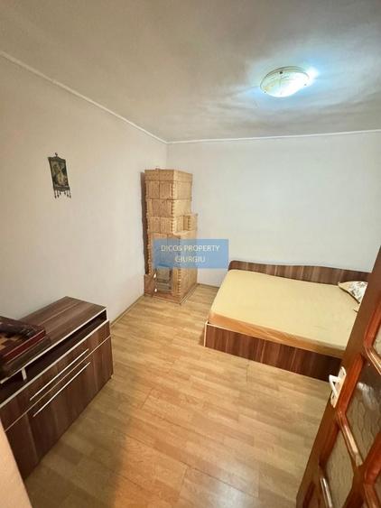 Casă individuală cu 5 camere cu Canalizare în Sud-Vest