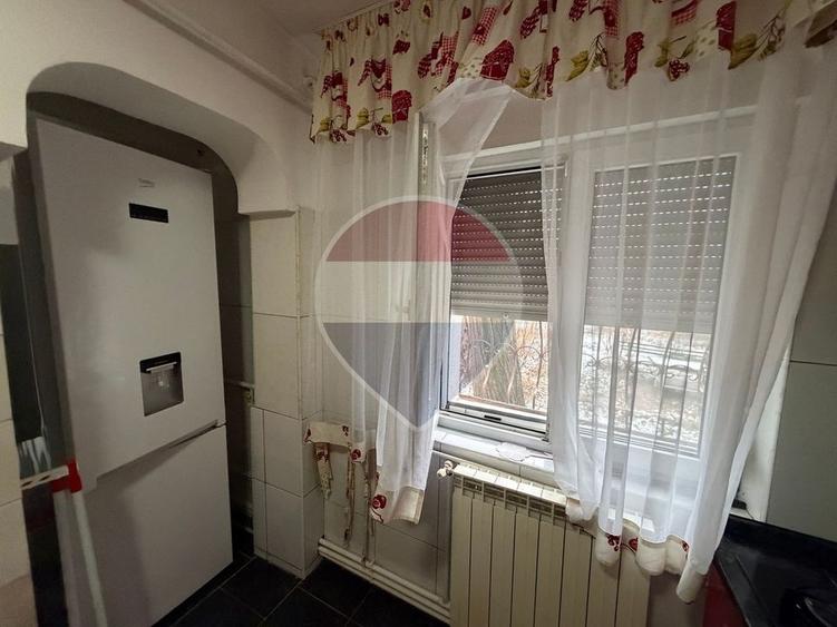 Apartament cu 3 camere decomandat, mobilat în Central