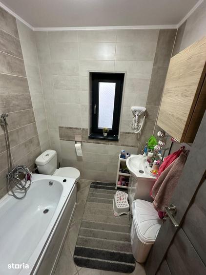 Casă cu 4 camere cu Teren 180 Mp în Chercea