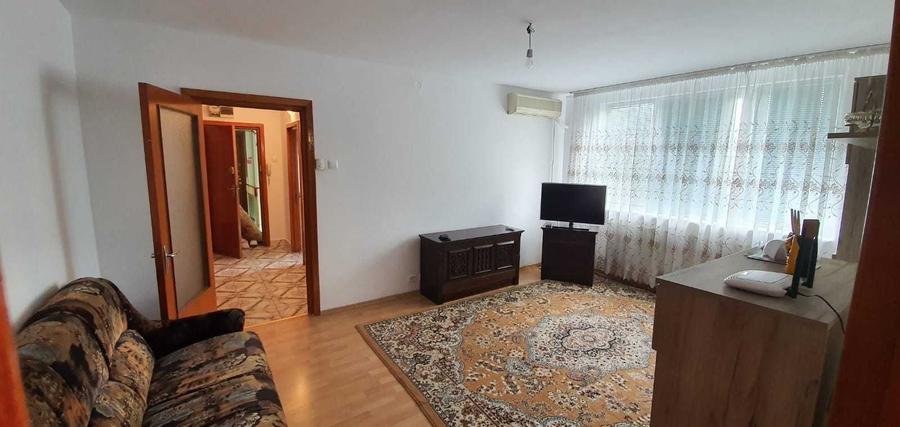 Apartament cu 3 camere semidecomandat, mobilat în Sălăjan
