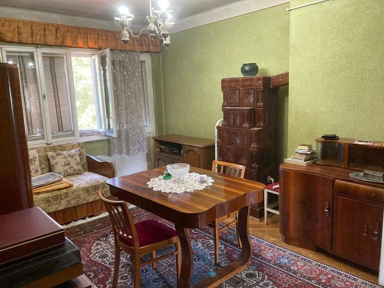 Casă individuală cu 4 camere cu Teren 200 Mp în Central