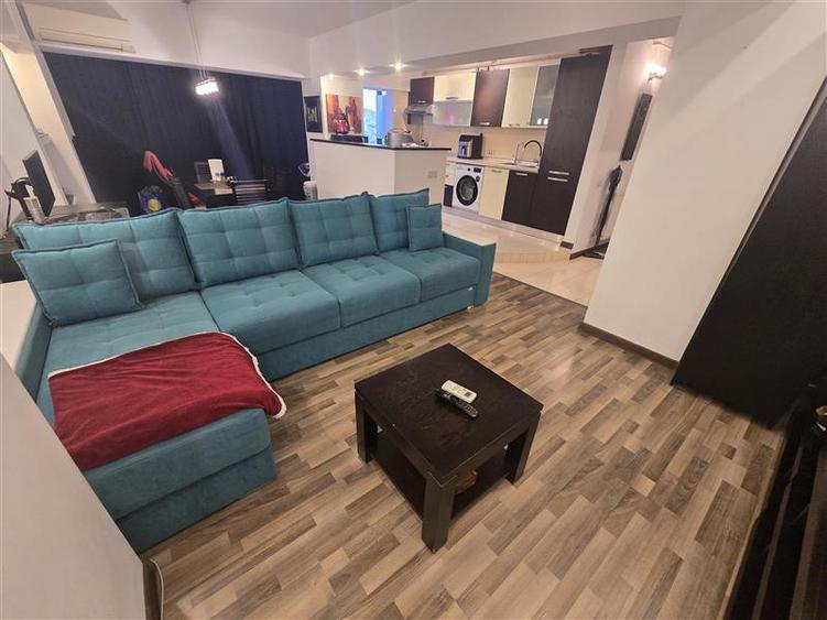 Apartament cu 2 camere decomandat, mobilat în Casa de Cultură