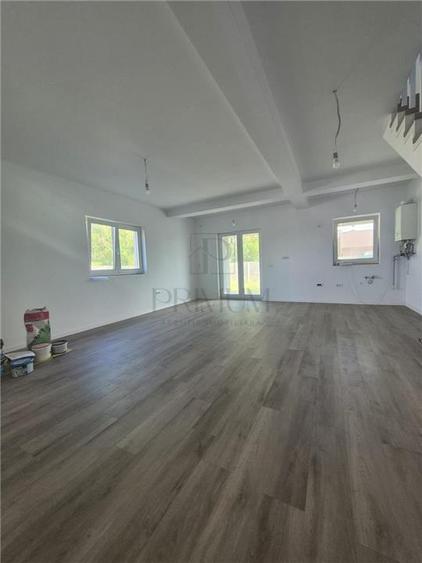 Duplex cu 4 camere cu Canalizare în Moșnița Nouă