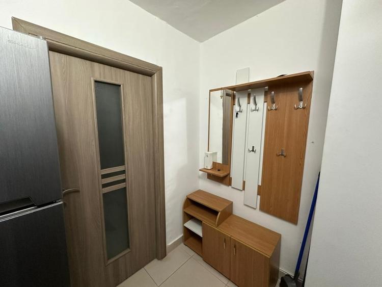 Apartament cu 2 camere semidecomandat, mobilat în Craiovița Nouă